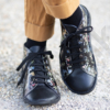 Kép 3/4 - GITA boots FEKETE VIRÁGOS kézműves bőr cipő