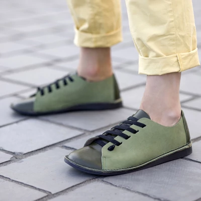 GITA bohemian KÉTSZÍNŰ OLÍVA kézműves bőr cipő