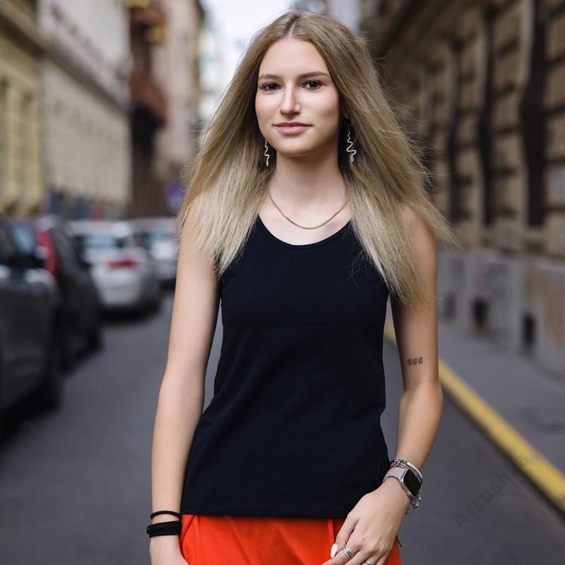 KARCSÚSÍTOTT TRIKÓ FEKETE